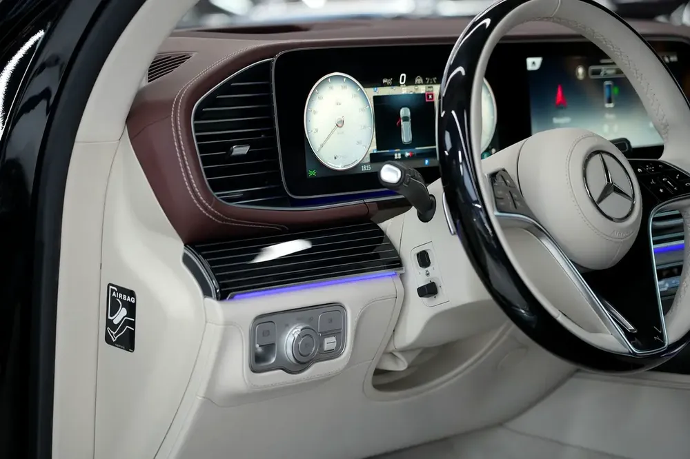 Mercedes-Maybach GLS 600 | 2026 GCC 0 km | Agency Warranty | V8 - Image 9