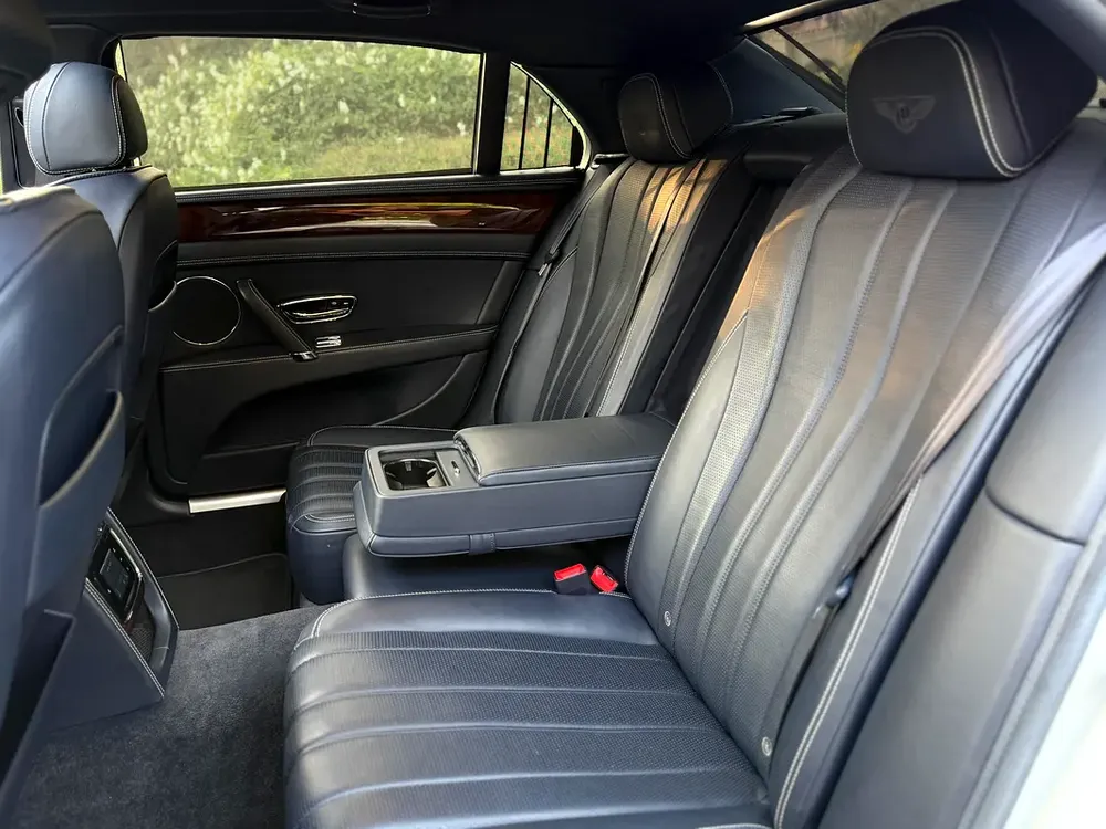 2015 Bentley Flying Spur - W12 - GCC - full service history- Low milage - Image 10