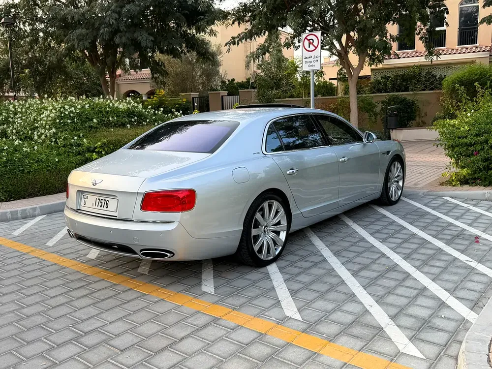 2015 Bentley Flying Spur - W12 - GCC - full service history- Low milage - Image 5