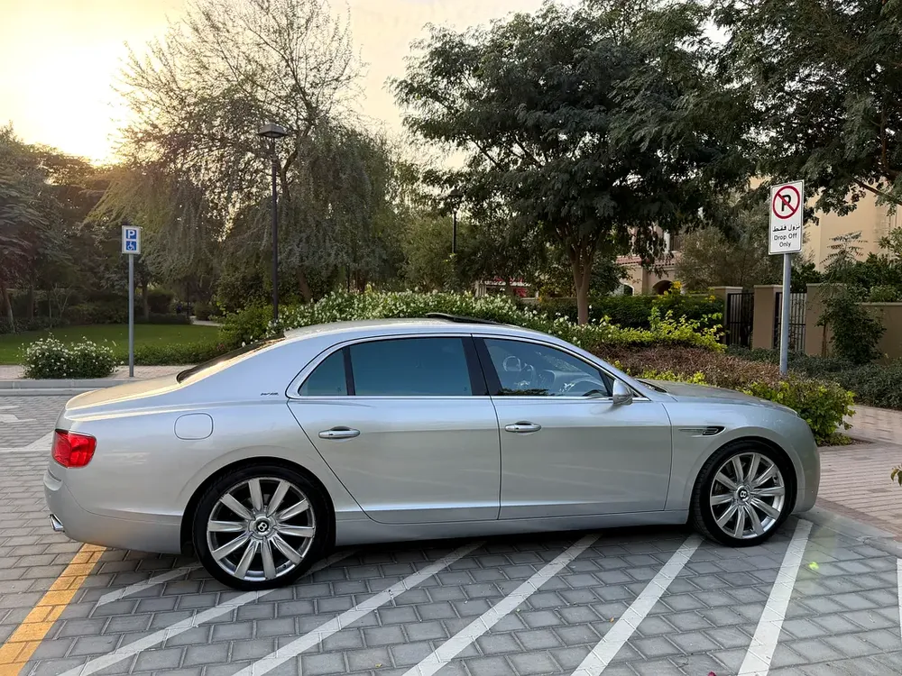 2015 Bentley Flying Spur - W12 - GCC - full service history- Low milage - Image 7