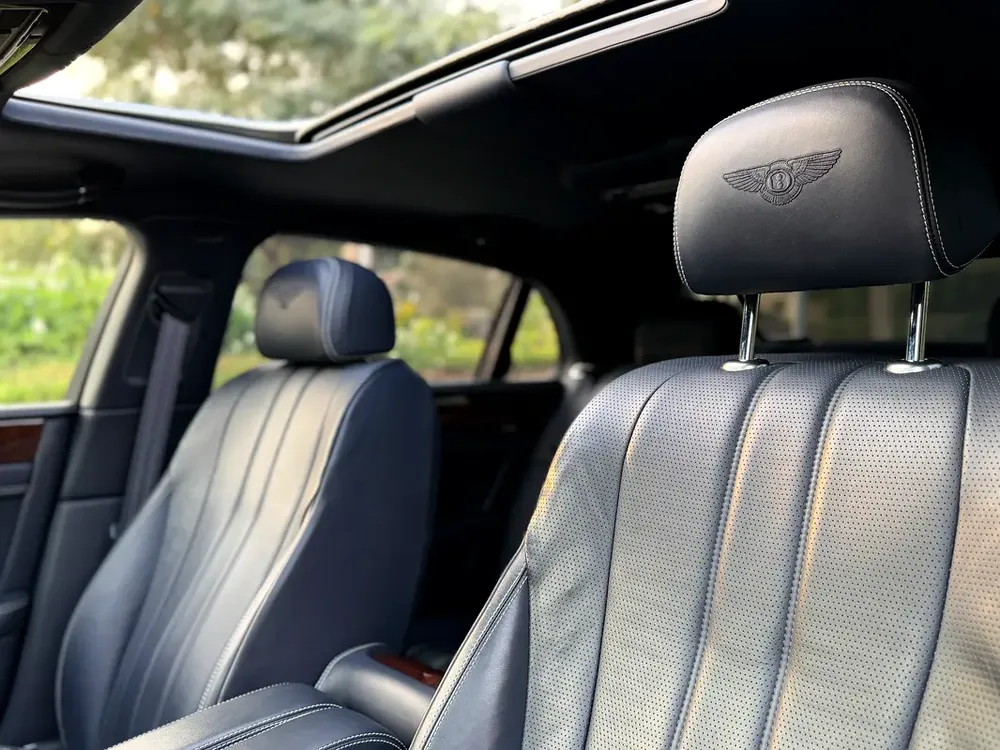 2015 Bentley Flying Spur - W12 - GCC - full service history- Low milage - Image 9