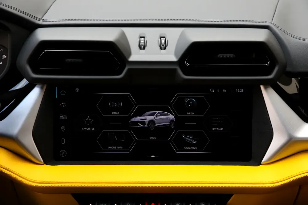 2025 LAMBORGHINI URUS SE - BRAND NEW - FULLY LOADED - LOCAL REGISTRATION - Image 16
