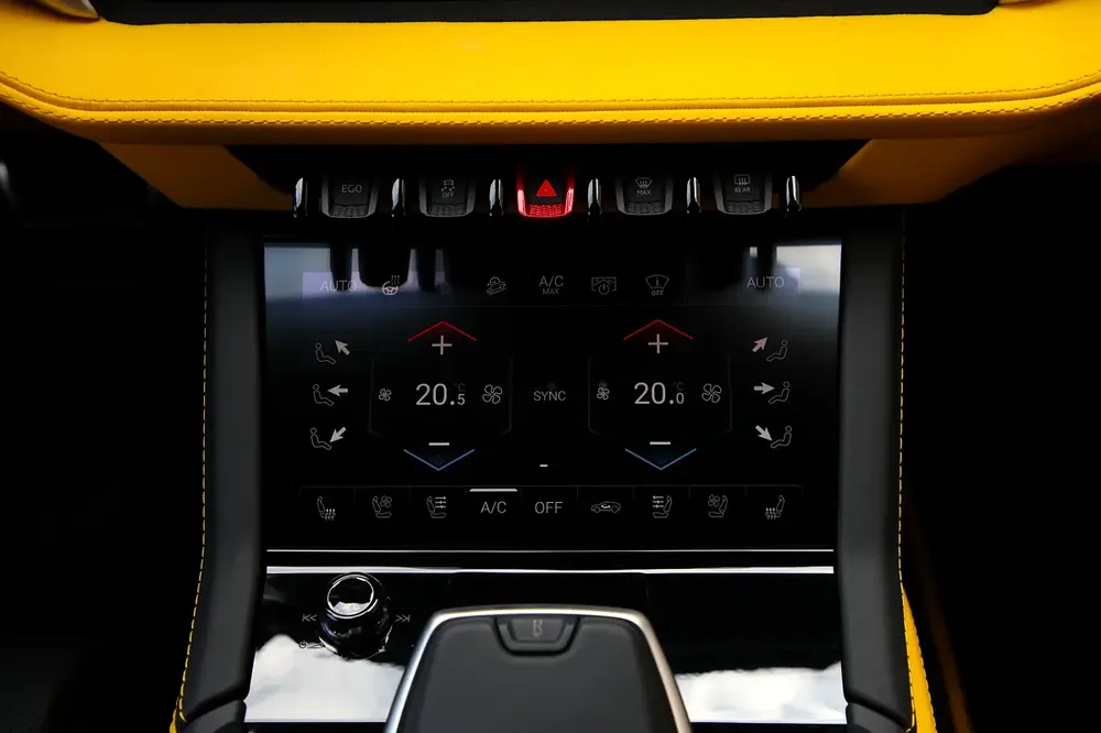 2025 LAMBORGHINI URUS SE - BRAND NEW - FULLY LOADED - LOCAL REGISTRATION - Image 17