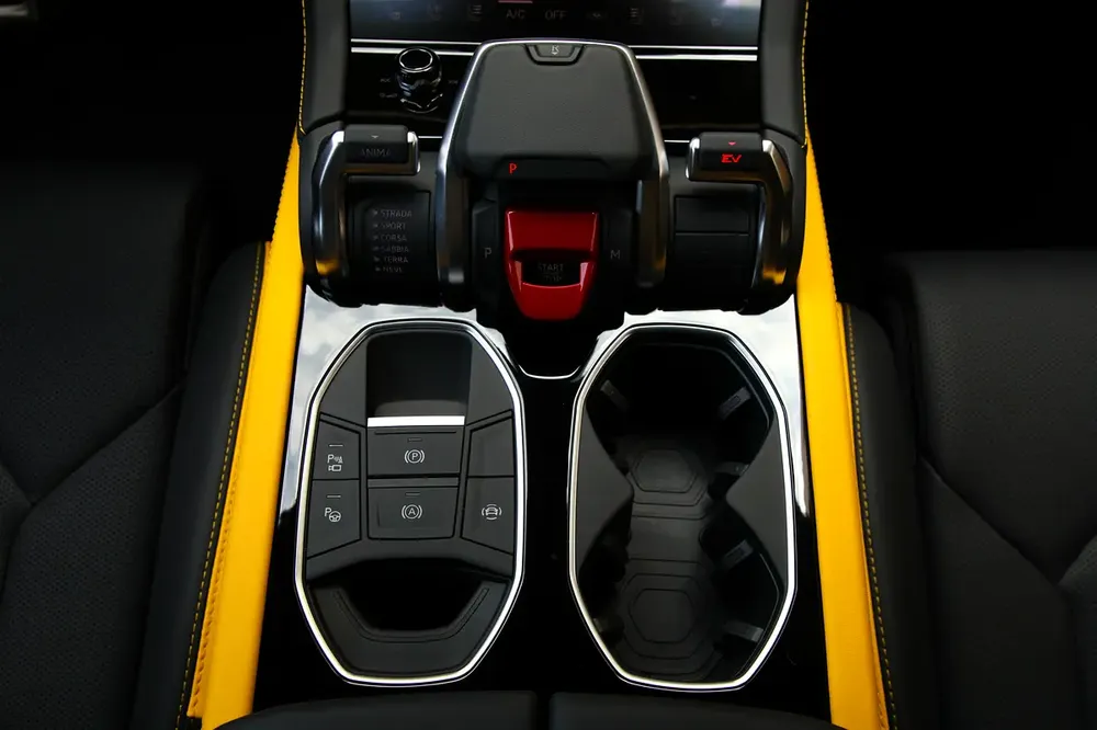 2025 LAMBORGHINI URUS SE - BRAND NEW - FULLY LOADED - LOCAL REGISTRATION - Image 18