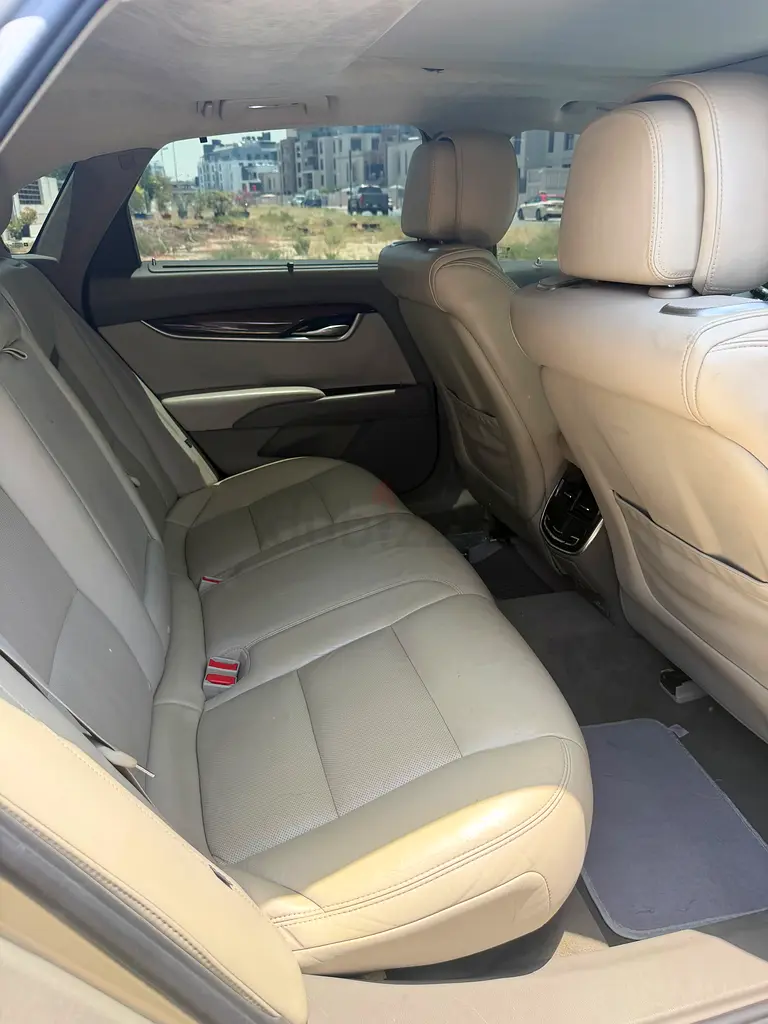 2013 Cadillac XTS Platinum | GCC | Luxury Sedan - Image 4
