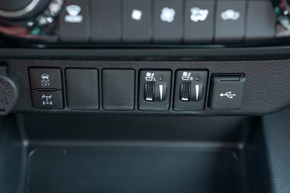 2026 Toyota Hilux DC S-GLX 2.7L Petrol AT - Image 15