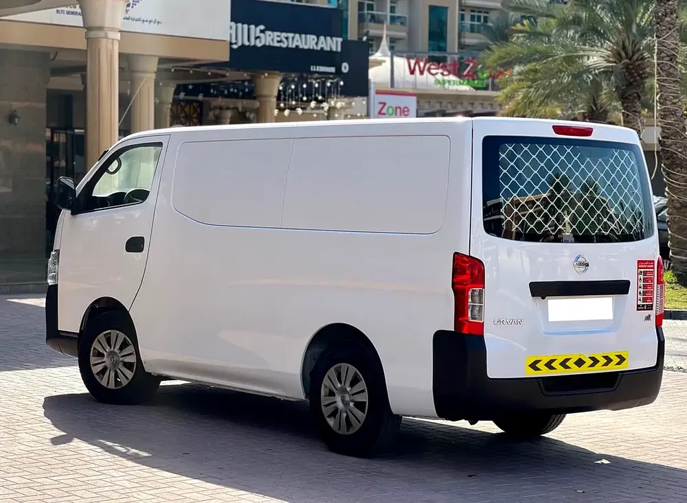 Nissan Urvan 2022 Panel van White Gcc Clean Car - Image 11