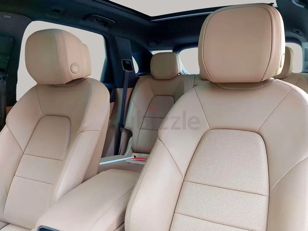 AED 2683/month | 2018 Porsche Cayenne  | GCC Specs | Ref#474516 - Image 12