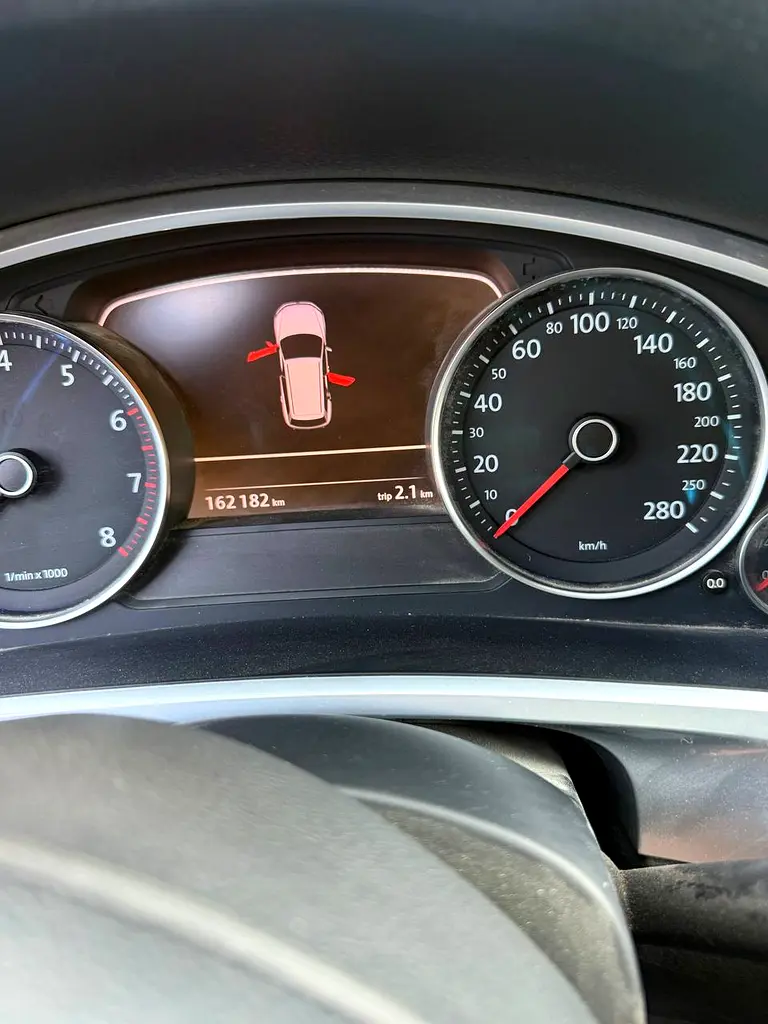 AWD GCC V6 SUV - Image 10