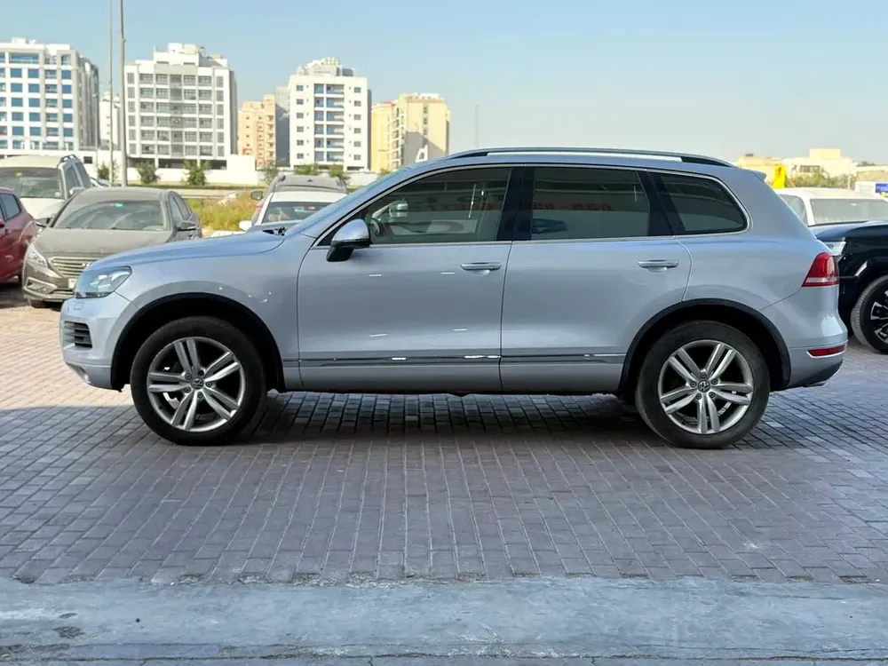AWD GCC V6 SUV - Image 4