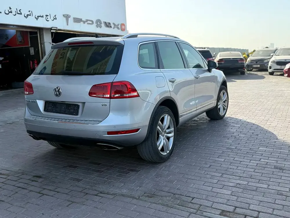 AWD GCC V6 SUV - Image 6
