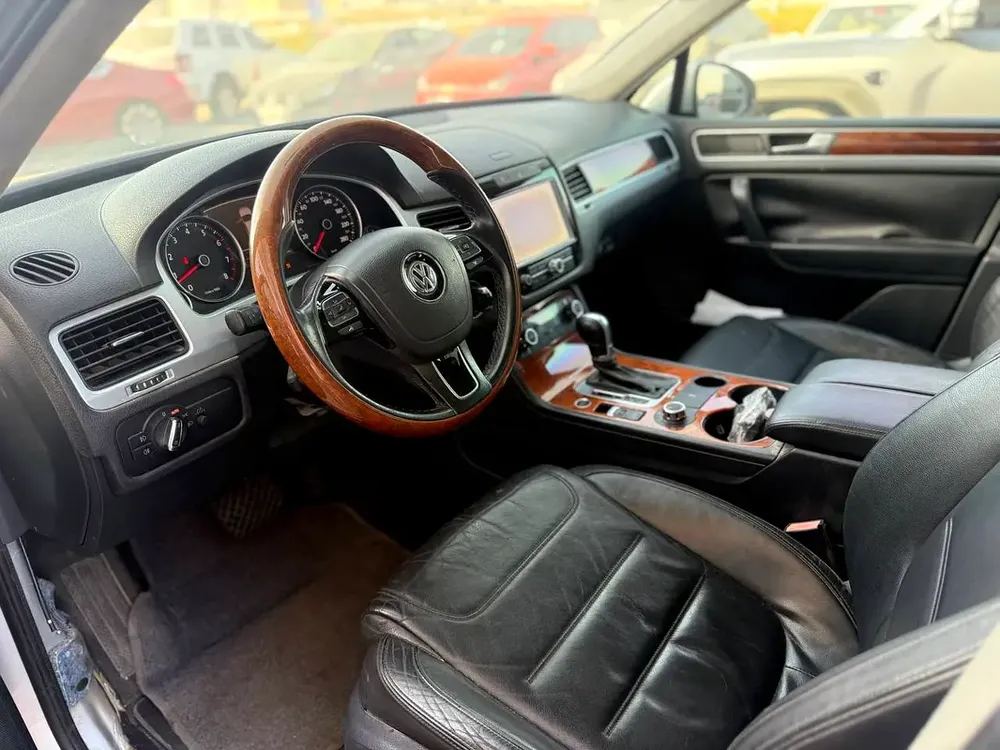 AWD GCC V6 SUV - Image 8