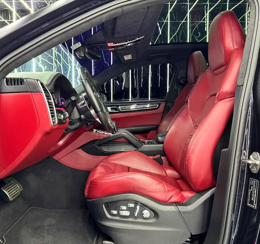 2021 Porsche Cayenne GTS, Full service History,Full PPF,Excellent,GCC Specs - Image 12