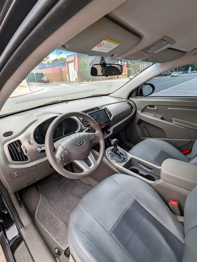 2011 Kia Sportage | GCC | Well Maintained | Lady Driven - Image 5