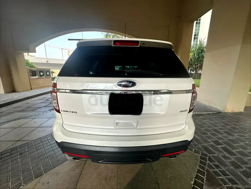 Well Maintained Ford Explorer XLT 2014 | GCC Specs - Image 10