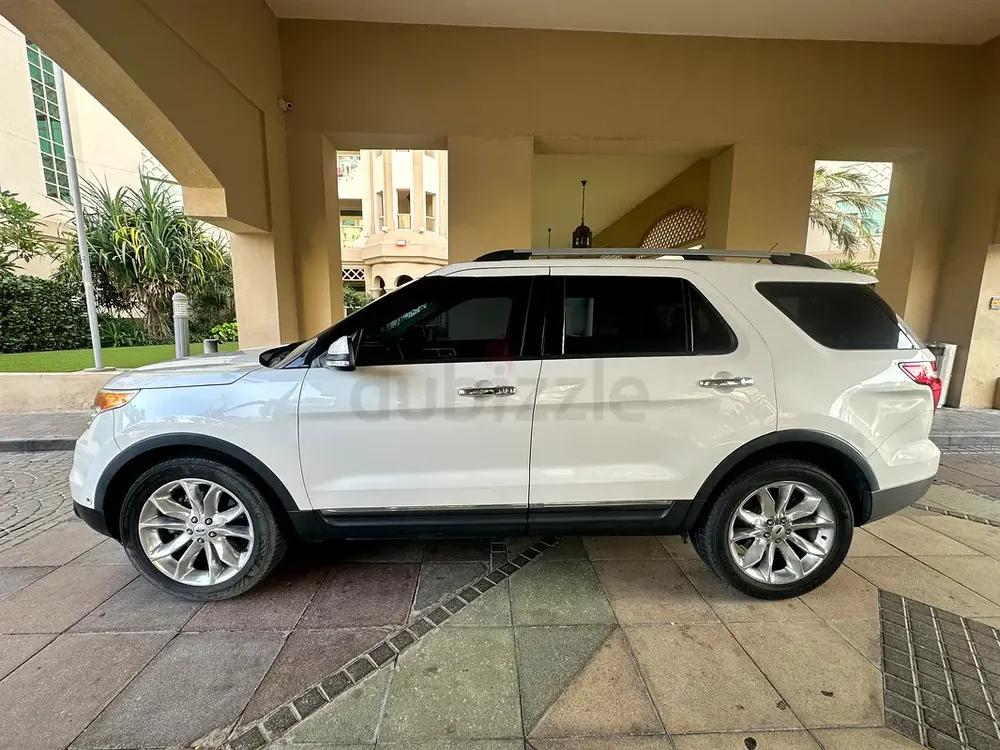 Well Maintained Ford Explorer XLT 2014 | GCC Specs - Image 11