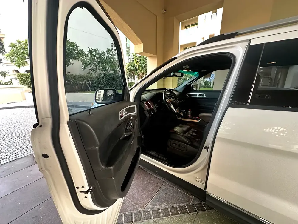 Well Maintained Ford Explorer XLT 2014 | GCC Specs - Image 12