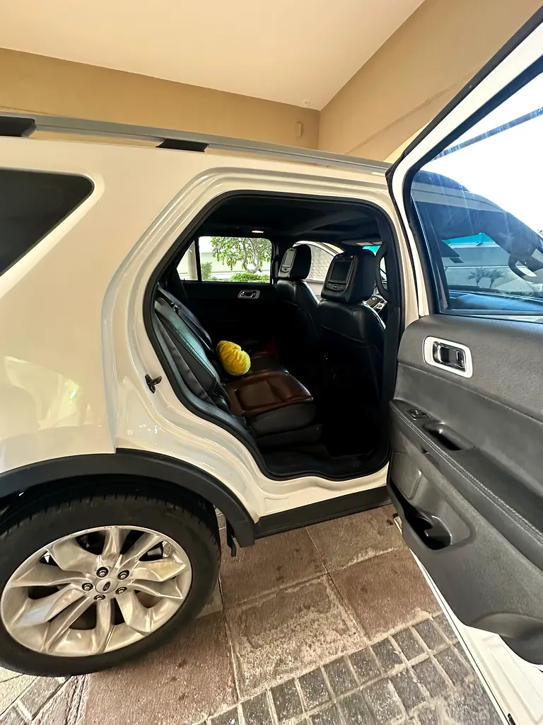 Well Maintained Ford Explorer XLT 2014 | GCC Specs - Image 4