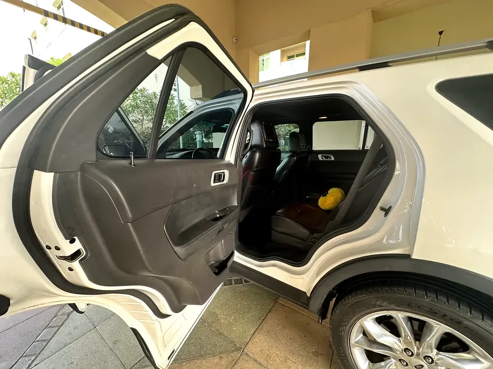 Well Maintained Ford Explorer XLT 2014 | GCC Specs - Image 8