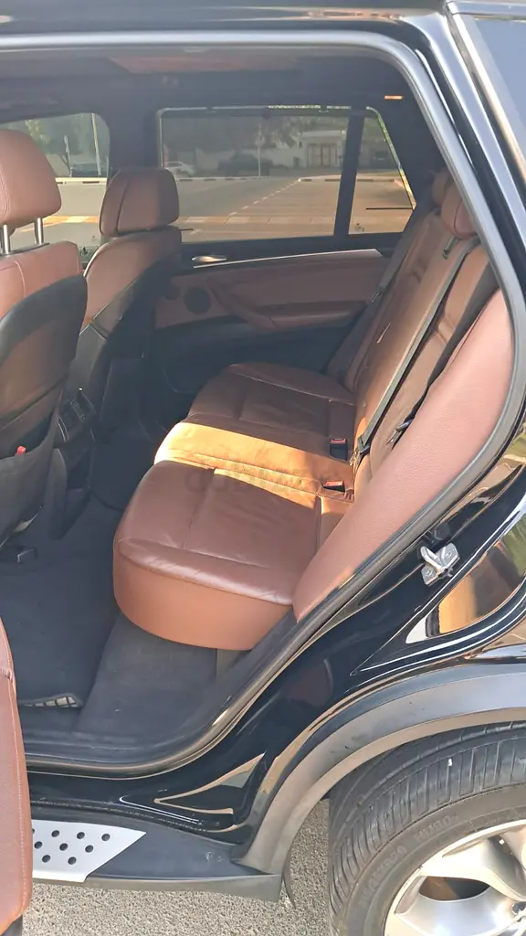 BMW X5 M50i - GCC Specs - Excellent Condition - Image 8