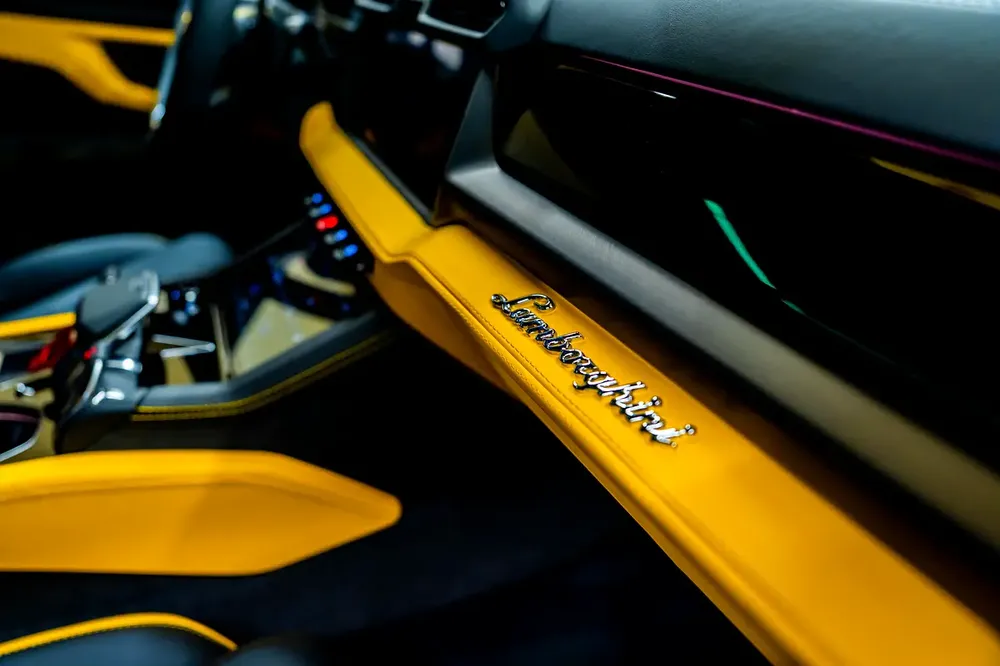 2025 Lamborghini Urus SE - Brand New - Image 10