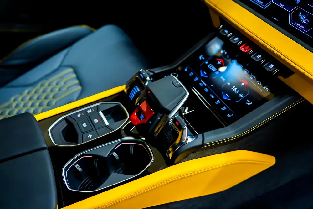 2025 Lamborghini Urus SE - Brand New - Image 11