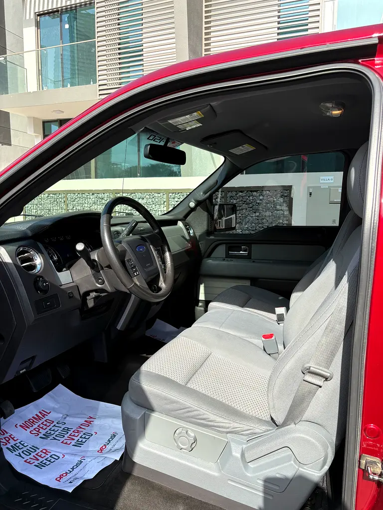 Ford F-150 XLT Hi - Rider, Very low mileage - Image 4