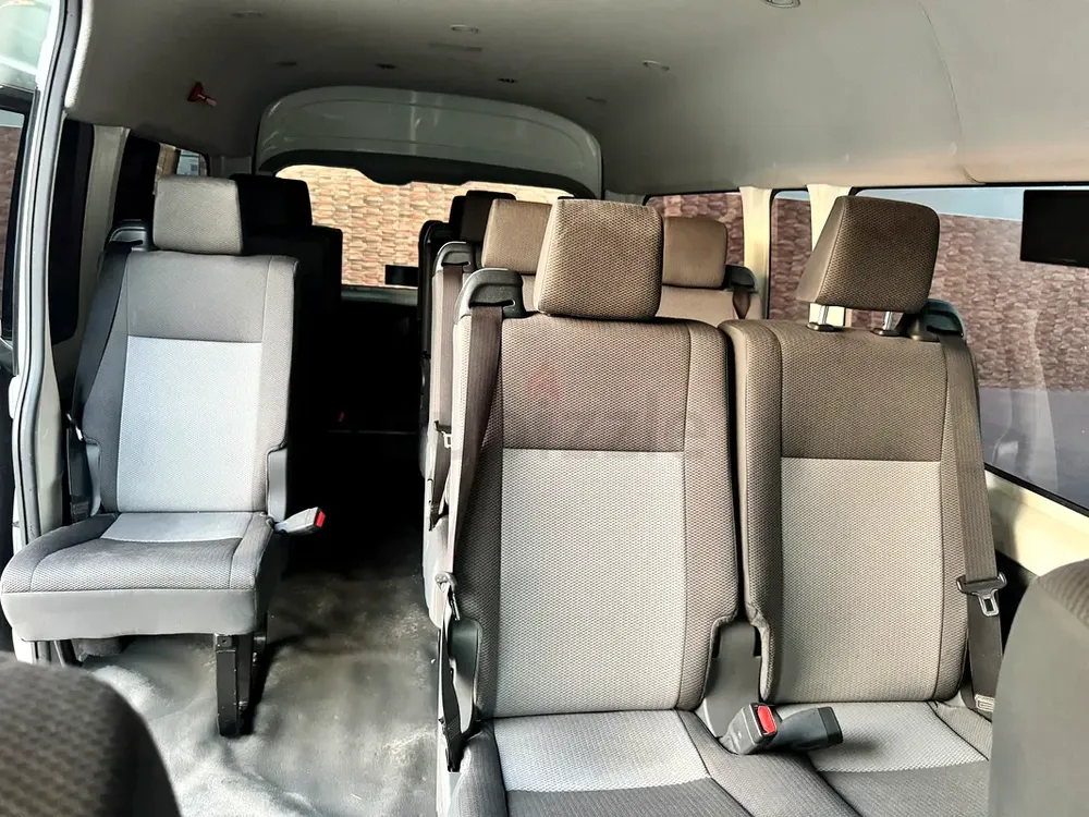 Toyota Hiace | Manual 2024 | GCC Specs | V6 Petrol Engine | Original Paint | 13 Seater - Image 10