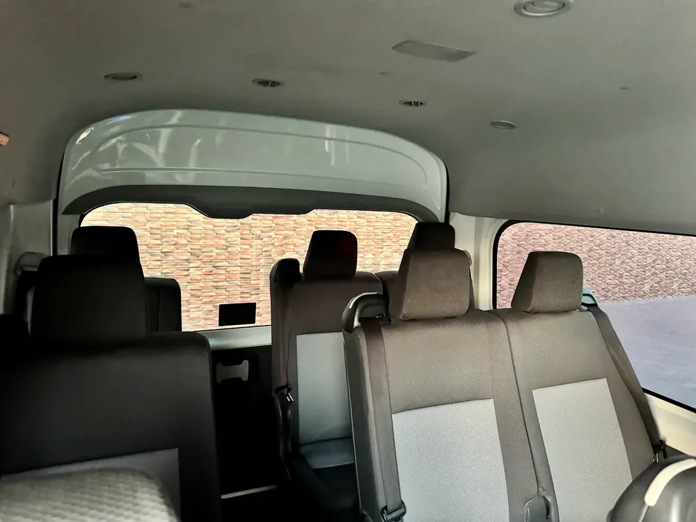 Toyota Hiace | Manual 2024 | GCC Specs | V6 Petrol Engine | Original Paint | 13 Seater - Image 11