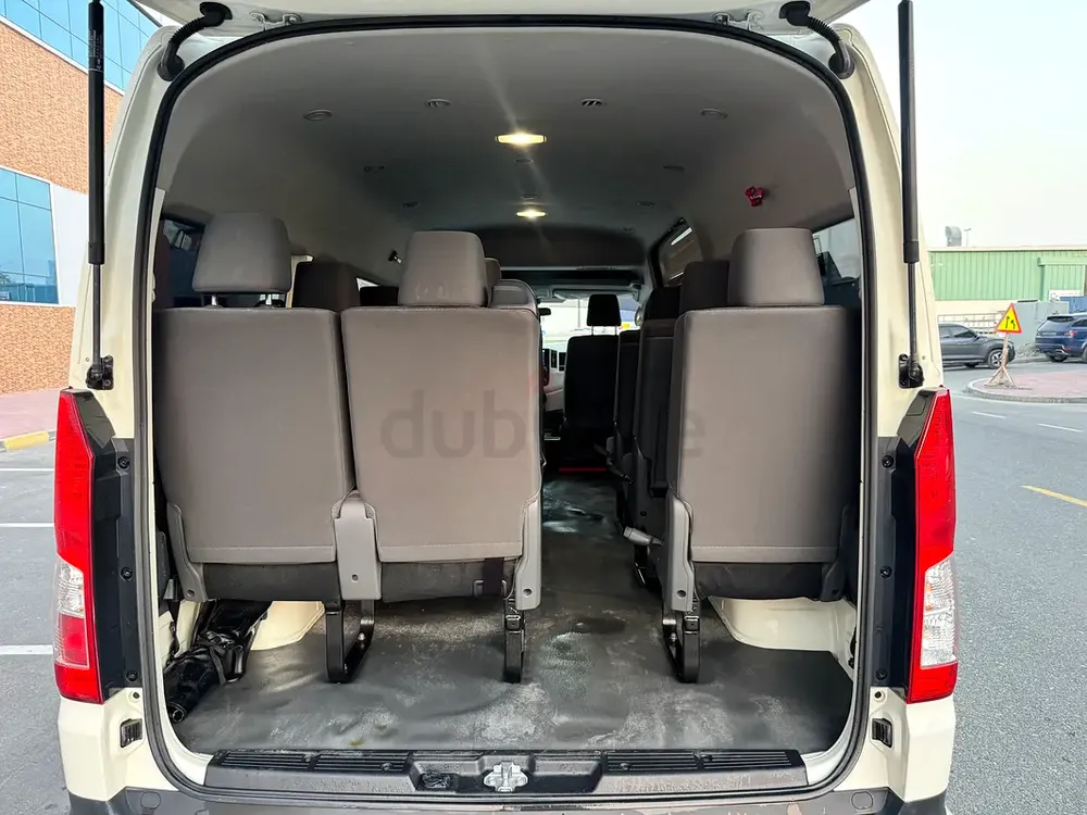 Toyota Hiace | Manual 2024 | GCC Specs | V6 Petrol Engine | Original Paint | 13 Seater - Image 13