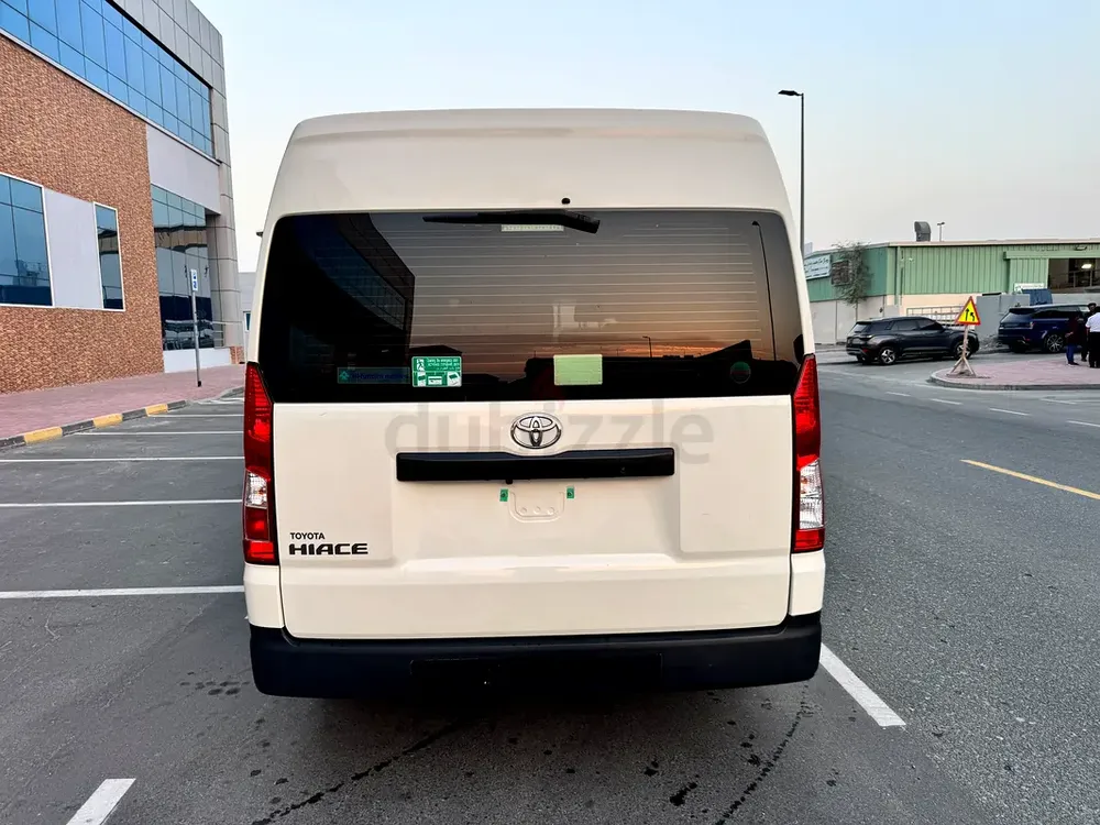 Toyota Hiace | Manual 2024 | GCC Specs | V6 Petrol Engine | Original Paint | 13 Seater - Image 15