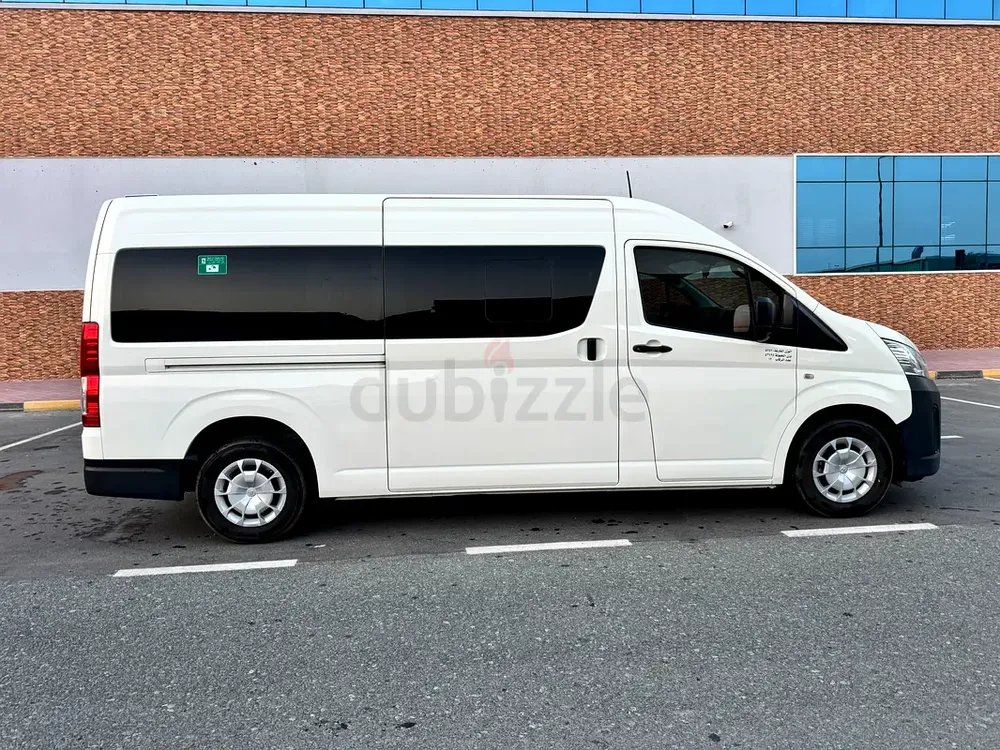 Toyota Hiace | Manual 2024 | GCC Specs | V6 Petrol Engine | Original Paint | 13 Seater - Image 16