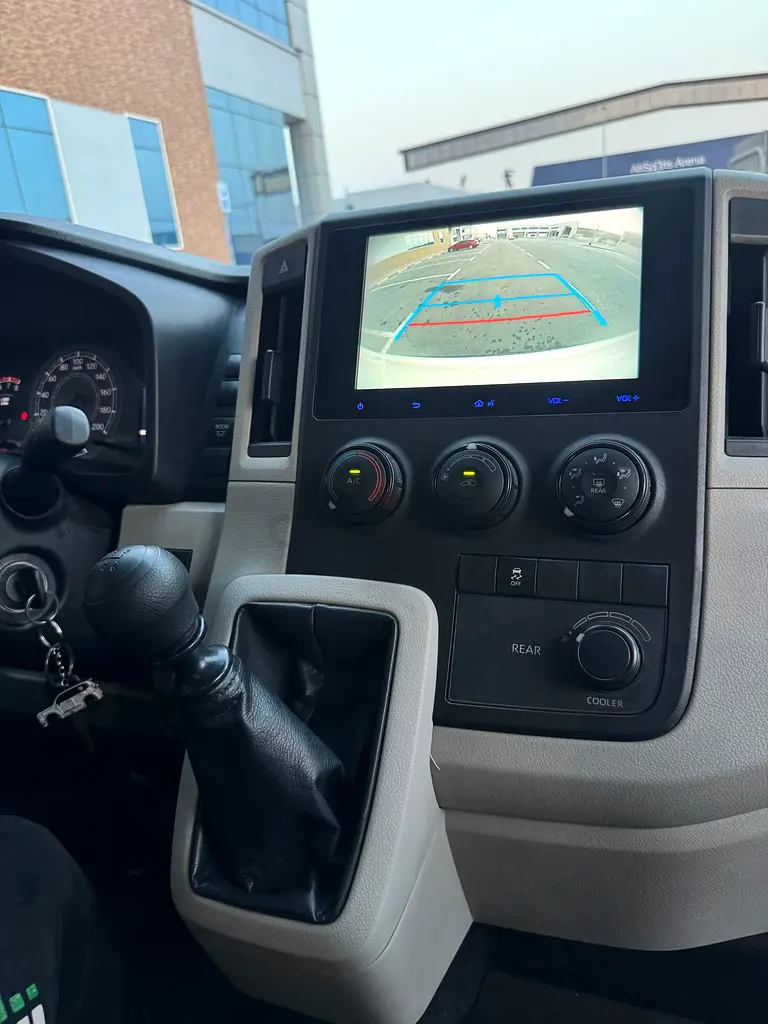 Toyota Hiace | Manual 2024 | GCC Specs | V6 Petrol Engine | Original Paint | 13 Seater - Image 17