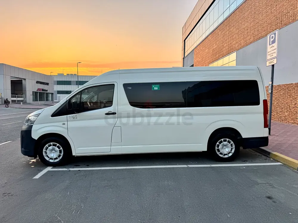 Toyota Hiace | Manual 2024 | GCC Specs | V6 Petrol Engine | Original Paint | 13 Seater - Image 5