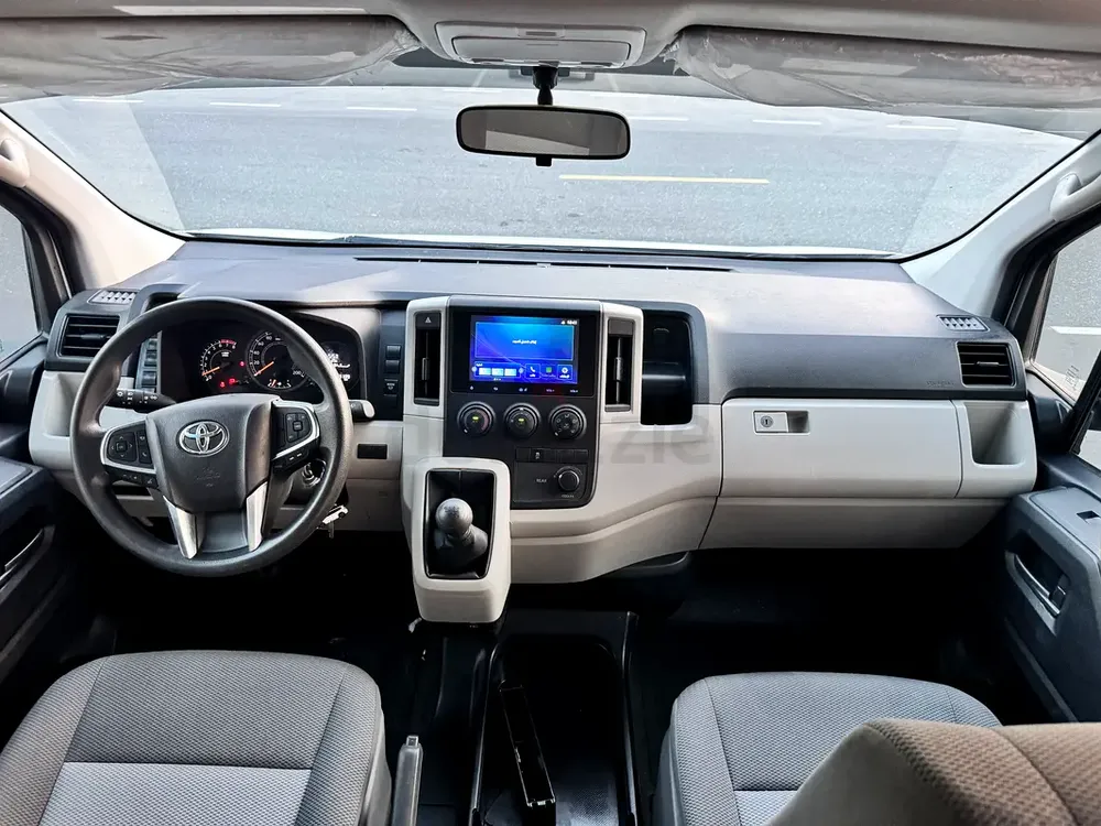 Toyota Hiace | Manual 2024 | GCC Specs | V6 Petrol Engine | Original Paint | 13 Seater - Image 6