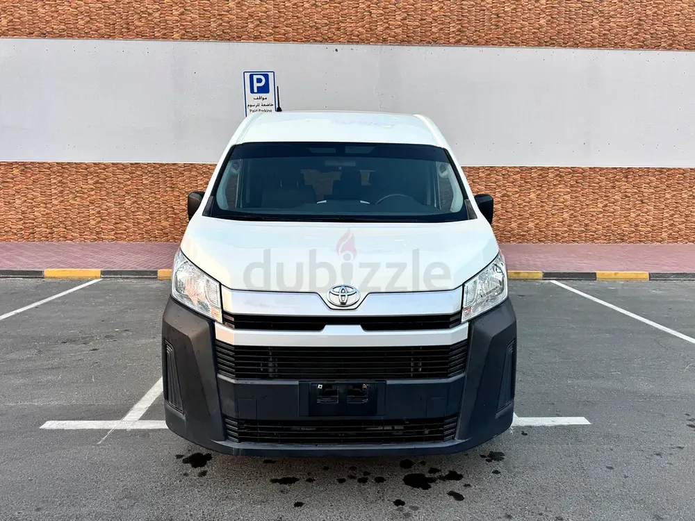 Toyota Hiace | Manual 2024 | GCC Specs | V6 Petrol Engine | Original Paint | 13 Seater - Image 8