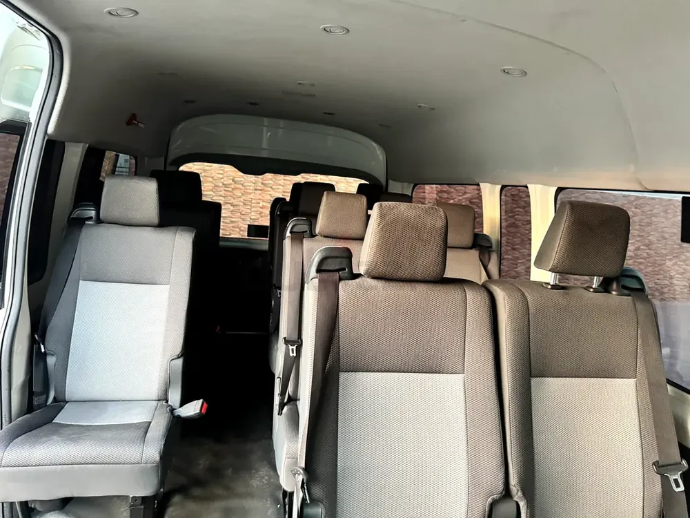 Toyota Hiace | Manual 2024 | GCC Specs | V6 Petrol Engine | Original Paint | 13 Seater - Image 9