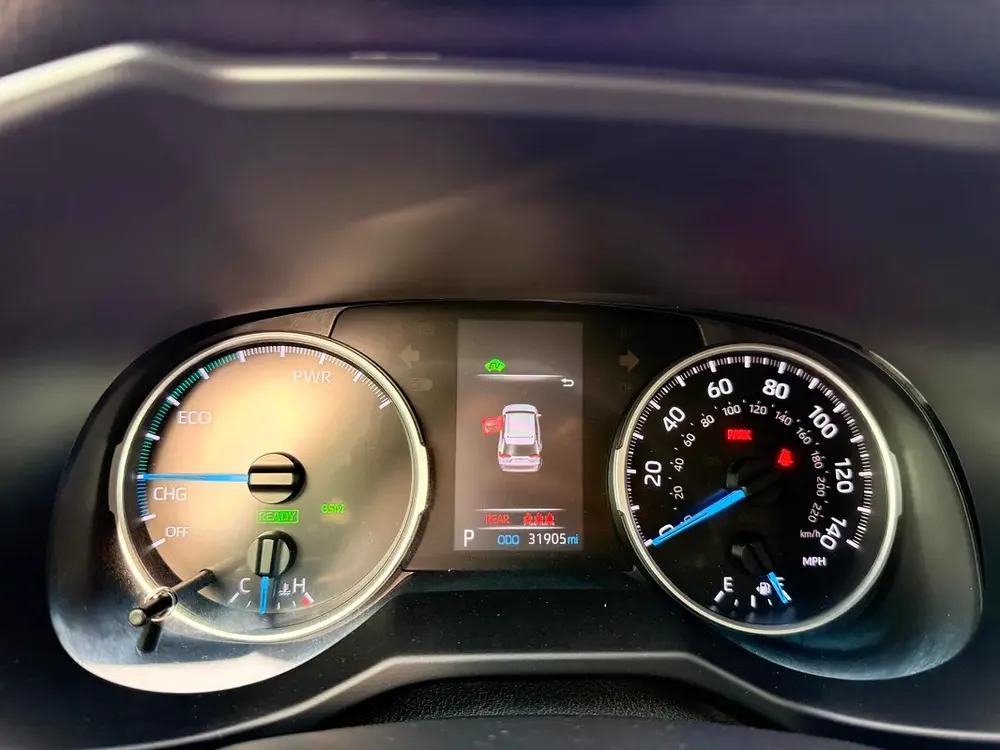Toyota RAV4 XLE HYBRID-FULL OPTION- well maintained - Image 12