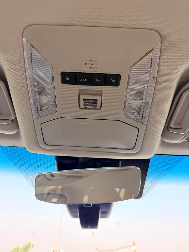 Toyota RAV4 XLE HYBRID-FULL OPTION- well maintained - Image 15