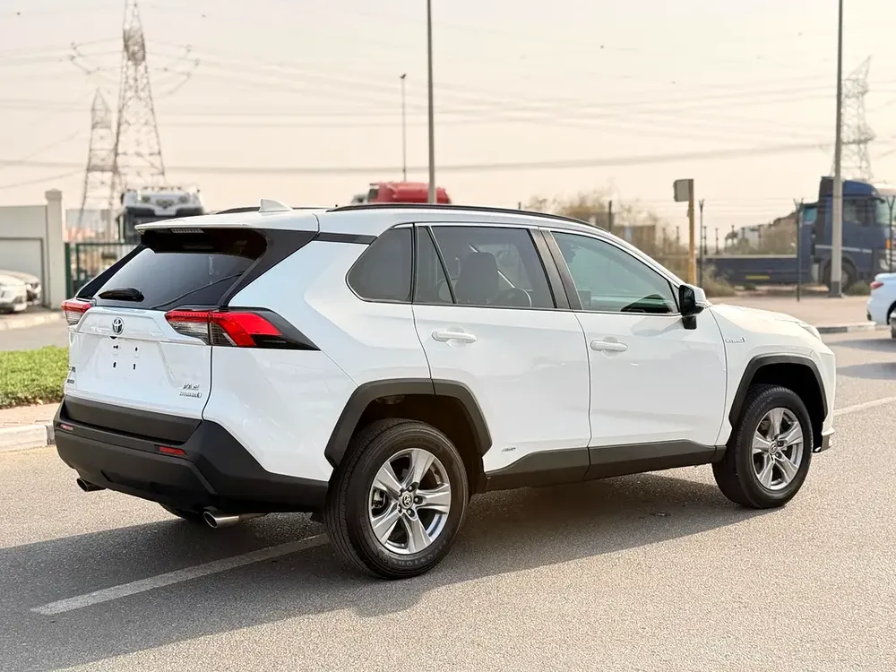 Toyota RAV4 XLE HYBRID-FULL OPTION- well maintained - Image 16