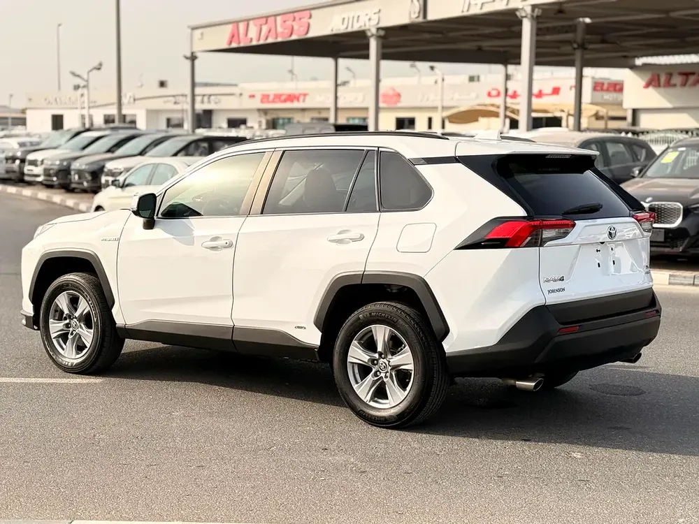 Toyota RAV4 XLE HYBRID-FULL OPTION- well maintained - Image 17