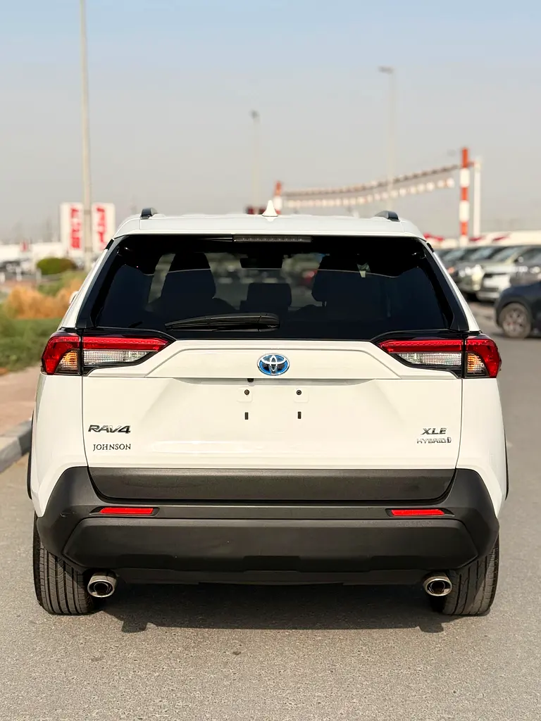Toyota RAV4 XLE HYBRID-FULL OPTION- well maintained - Image 18