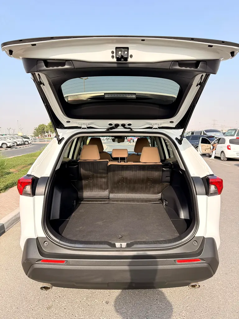 Toyota RAV4 XLE HYBRID-FULL OPTION- well maintained - Image 20