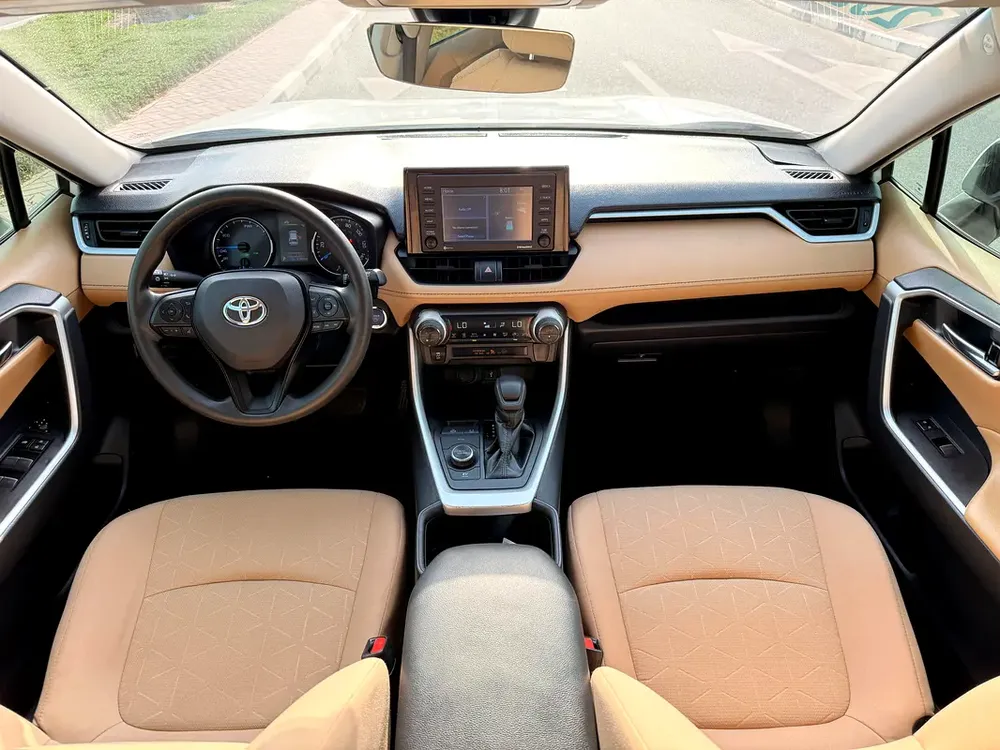 Toyota RAV4 XLE HYBRID-FULL OPTION- well maintained - Image 5