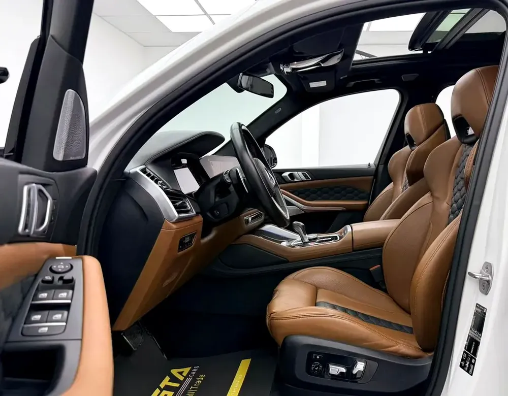 2020 BMW X5M Competition, Warranty, Full BMW Service History, Carbon Fiber Package, GCC - Image 9