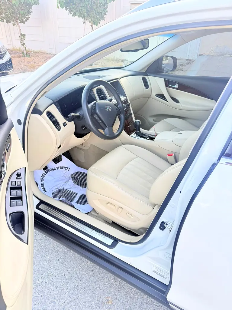 Infiniti QX50 Luxury 2018 GCC Specs - Excellent Condition! - Image 19