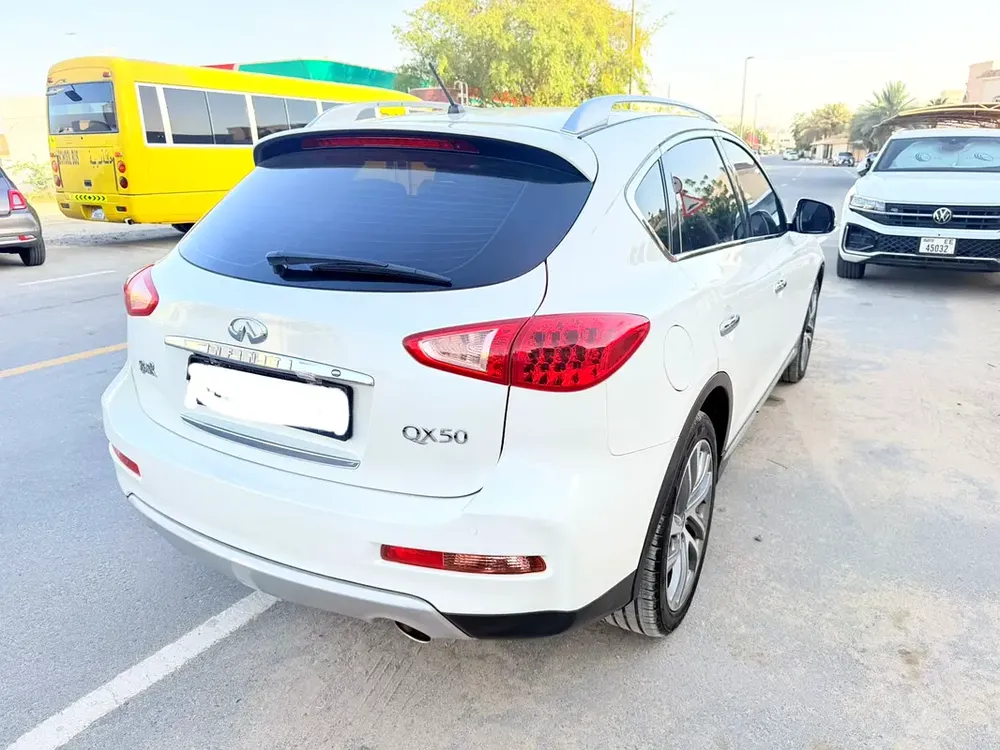 Infiniti QX50 Luxury 2018 GCC Specs - Excellent Condition! - Image 8