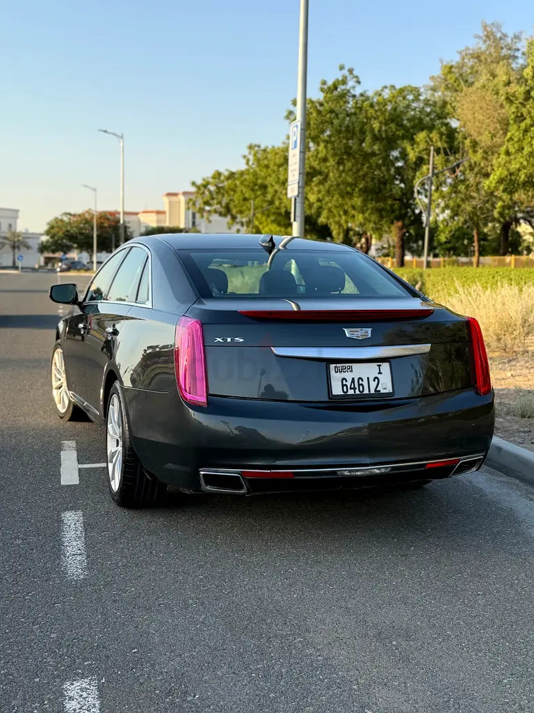 Cadillac XTS Premium 2017 | Canadian Specs | Well Maintained - Image 4
