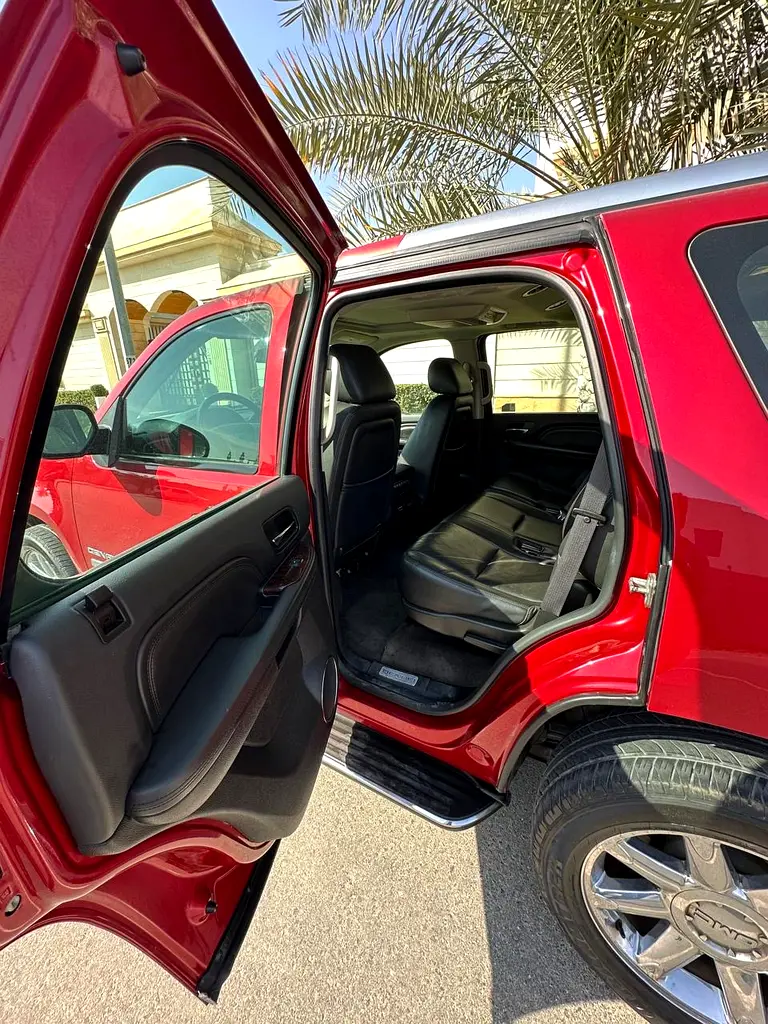 GMC Yukon Denali 2014 - GCC Specs - Perfect Condition - Image 10