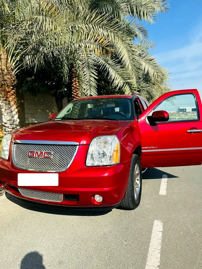 GMC Yukon Denali 2014 - GCC Specs - Perfect Condition - Image 11